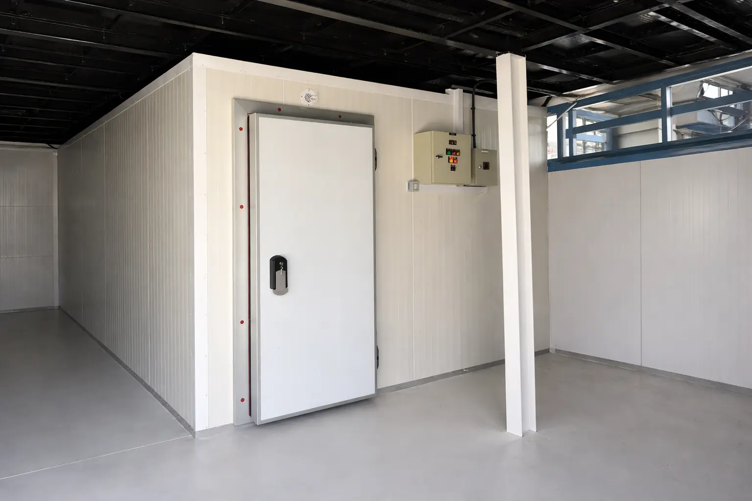 Chiller room with insulated panels, sealed door and external control panel system installed in a Dubai facility